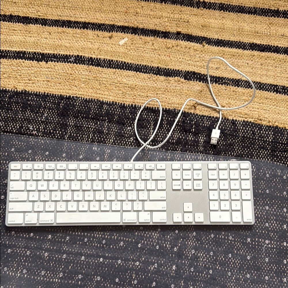 Apple Silver Wired Keyboard USB
